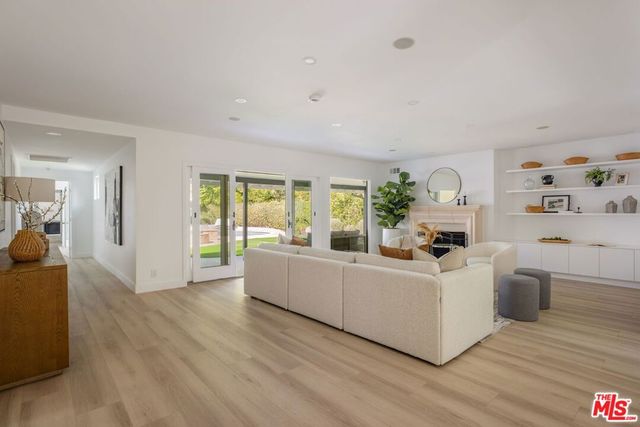 1413 Allenford Avenue, Los Angeles, CA 90049