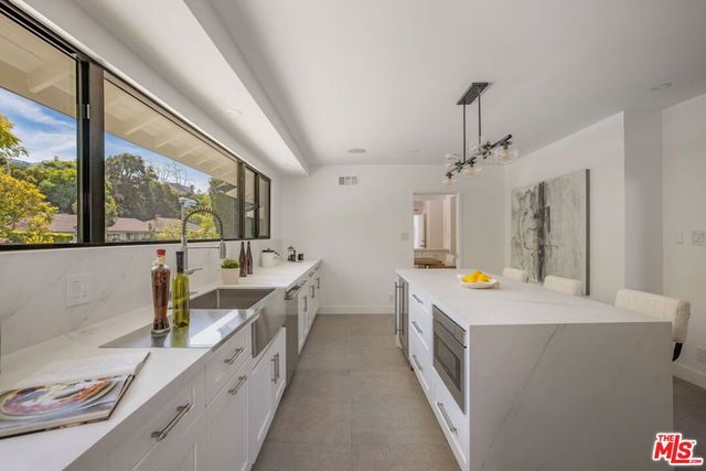 1413 Allenford Avenue, Los Angeles, CA 90049