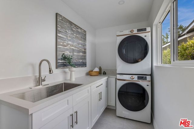 1413 Allenford Avenue, Los Angeles, CA 90049