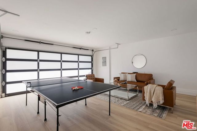 1413 Allenford Avenue, Los Angeles, CA 90049