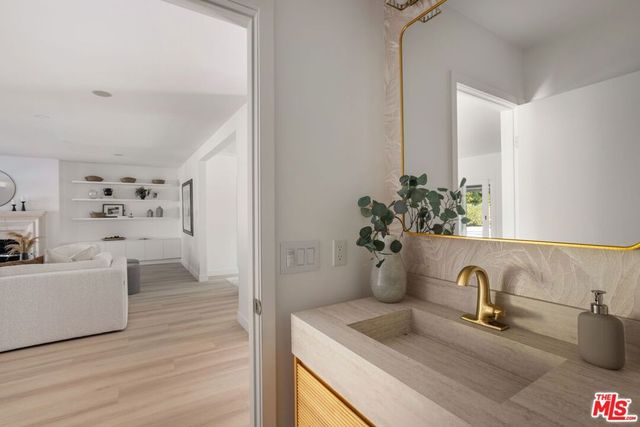 1413 Allenford Avenue, Los Angeles, CA 90049