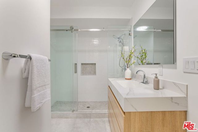 1413 Allenford Avenue, Los Angeles, CA 90049