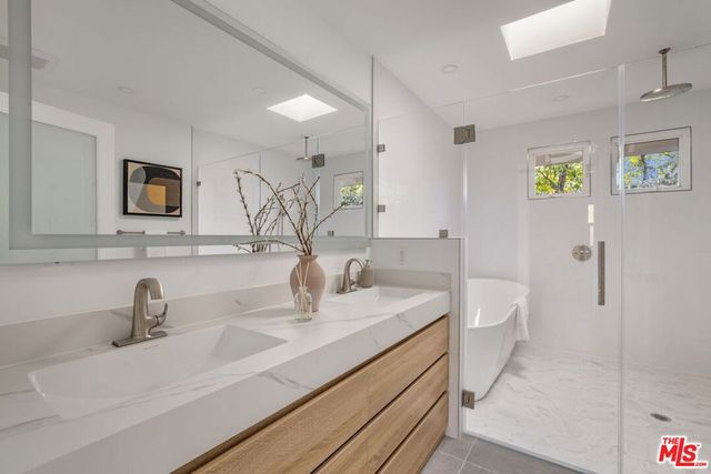 1413 Allenford Avenue, Los Angeles, CA 90049