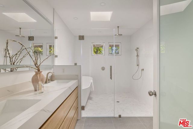 1413 Allenford Avenue, Los Angeles, CA 90049