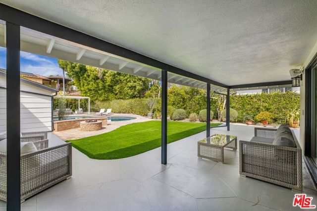 1413 Allenford Avenue, Los Angeles, CA 90049