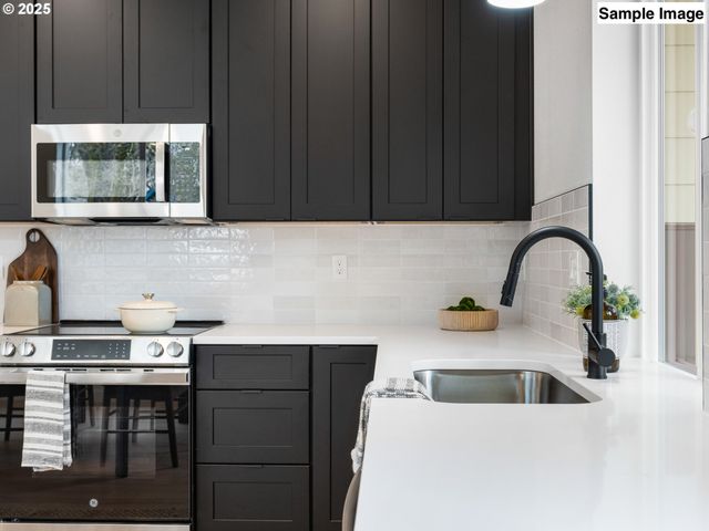 7187 Se CRYSTAL SPRINGS Blvd 11, Portland, OR 97206