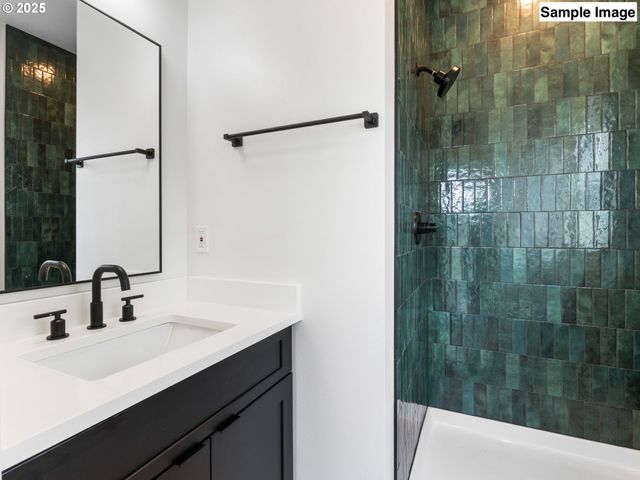 7187 Se CRYSTAL SPRINGS Blvd 11, Portland, OR 97206