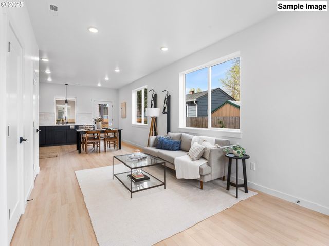 7187 Se CRYSTAL SPRINGS Blvd 11, Portland, OR 97206