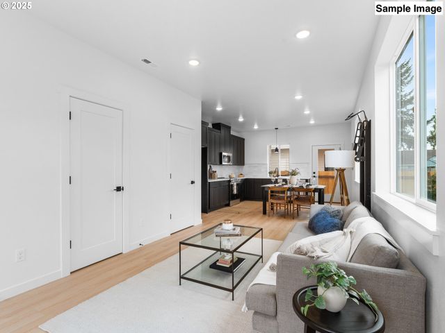 7187 Se CRYSTAL SPRINGS Blvd 11, Portland, OR 97206