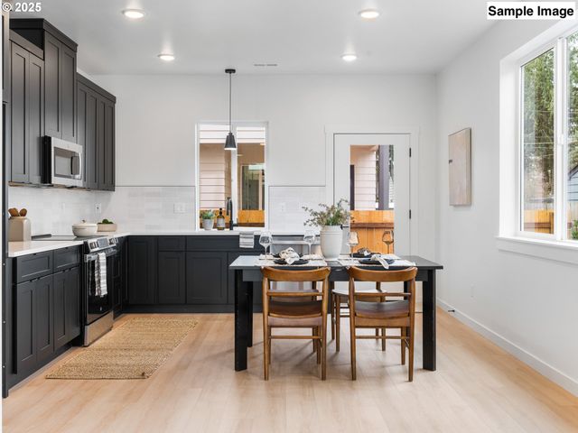 7187 Se CRYSTAL SPRINGS Blvd 11, Portland, OR 97206