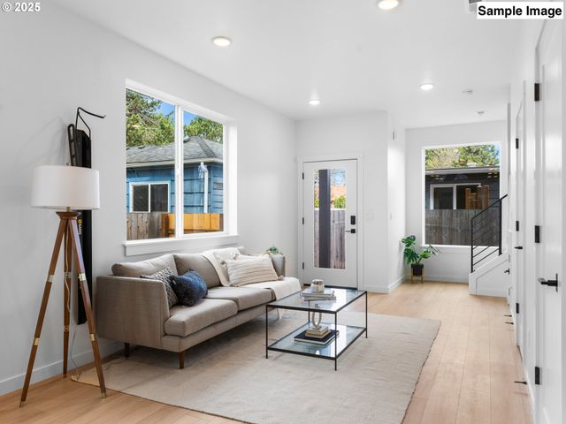 7187 Se CRYSTAL SPRINGS Blvd 11, Portland, OR 97206