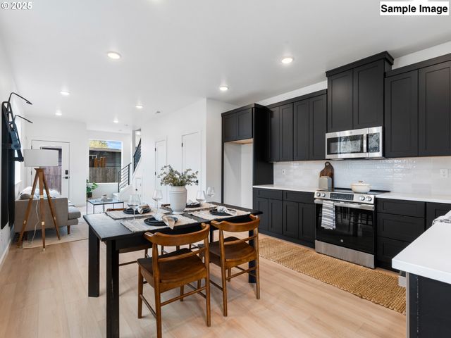 7187 Se CRYSTAL SPRINGS Blvd 11, Portland, OR 97206