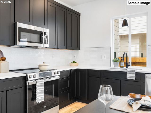 7187 Se CRYSTAL SPRINGS Blvd 11, Portland, OR 97206