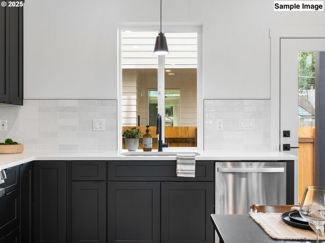 7187 Se CRYSTAL SPRINGS Blvd 11, Portland, OR 97206