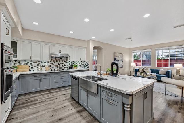 2671 Spindrift Cir, Hayward, CA 94545