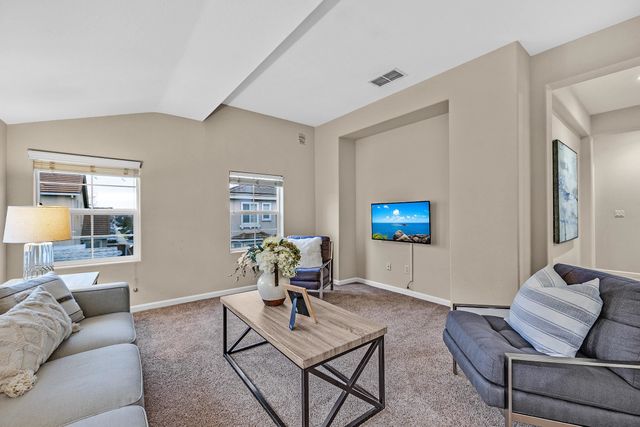 2671 Spindrift Cir, Hayward, CA 94545