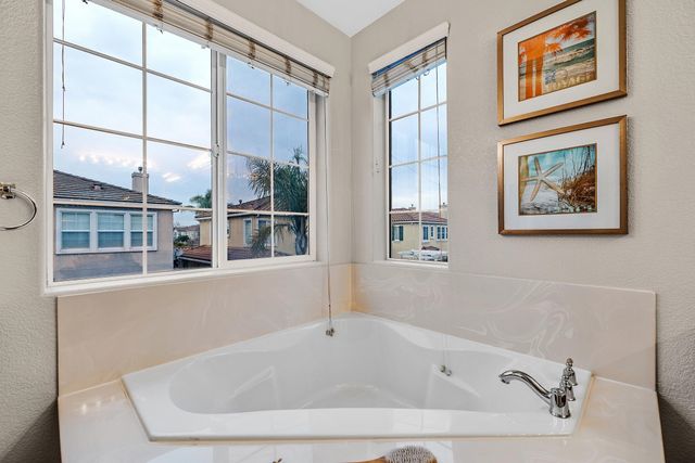 2671 Spindrift Cir, Hayward, CA 94545