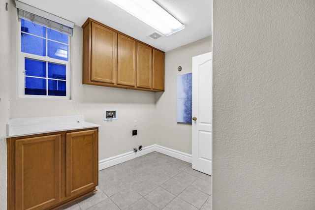 2671 Spindrift Cir, Hayward, CA 94545