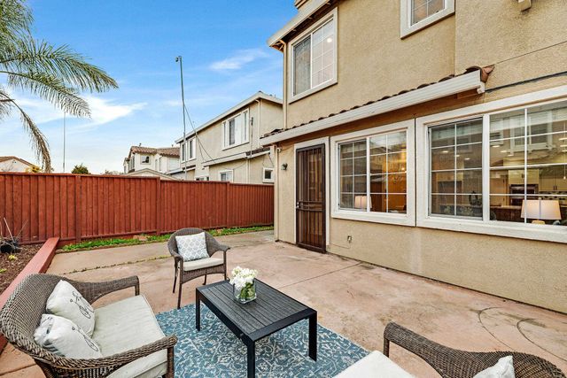 2671 Spindrift Cir, Hayward, CA 94545