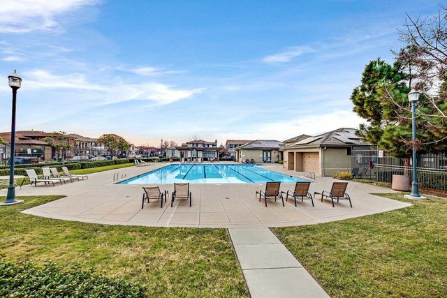 2671 Spindrift Cir, Hayward, CA 94545
