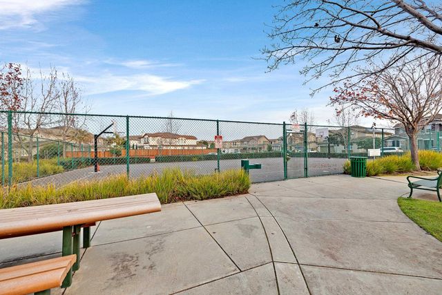 2671 Spindrift Cir, Hayward, CA 94545