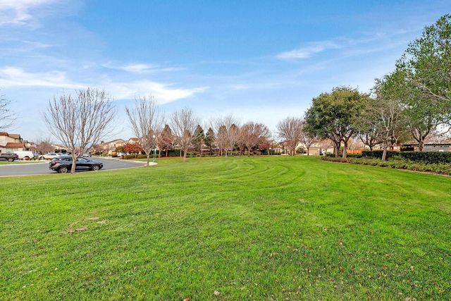 2671 Spindrift Cir, Hayward, CA 94545