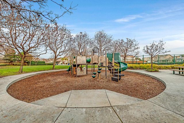 2671 Spindrift Cir, Hayward, CA 94545