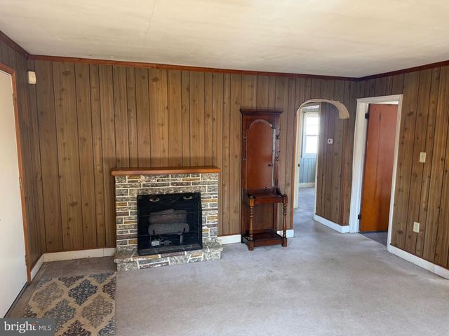 855 OLD TAXVILLE RD, York, PA 17404