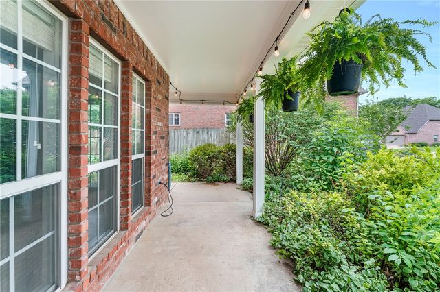 2490 N Middleton Way, Fayetteville, AR 72703