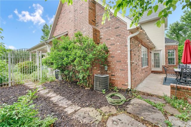 2490 N Middleton Way, Fayetteville, AR 72703