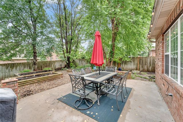 2490 N Middleton Way, Fayetteville, AR 72703