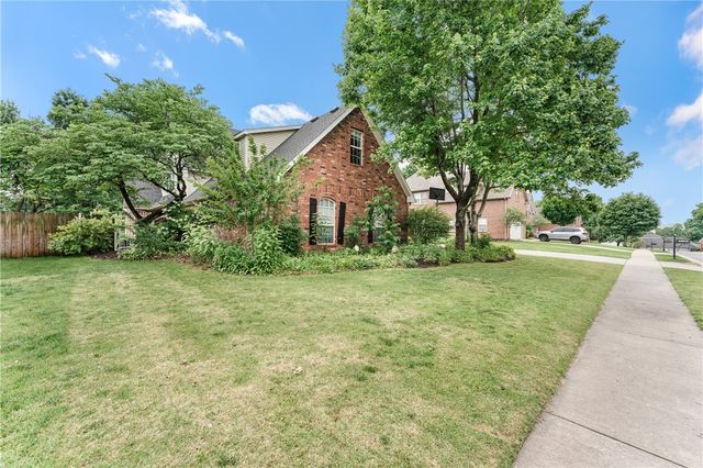 2490 N Middleton Way, Fayetteville, AR 72703