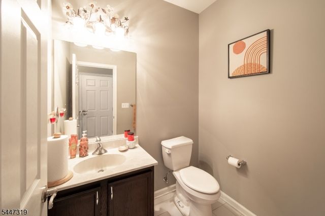 26 Bluffs Ct, Hamburg Boro, NJ 07419