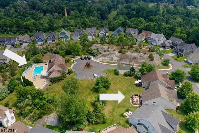 26 Bluffs Ct, Hamburg Boro, NJ 07419