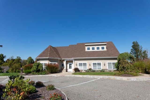 26 Bluffs Ct, Hamburg Boro, NJ 07419