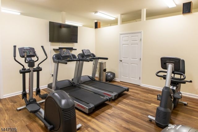 26 Bluffs Ct, Hamburg Boro, NJ 07419