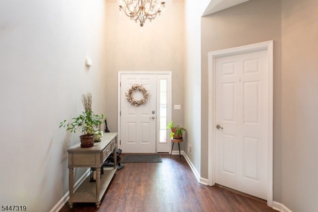 26 Bluffs Ct, Hamburg Boro, NJ 07419