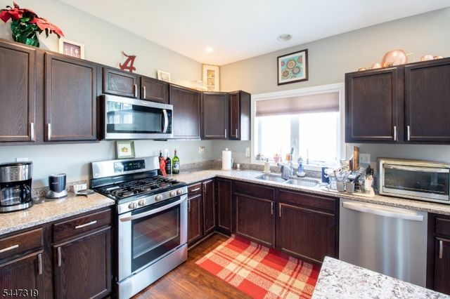 26 Bluffs Ct, Hamburg Boro, NJ 07419