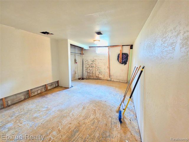 11179 Langdon Drive, Clio, MI 48420
