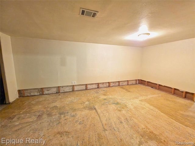 11179 Langdon Drive, Clio, MI 48420
