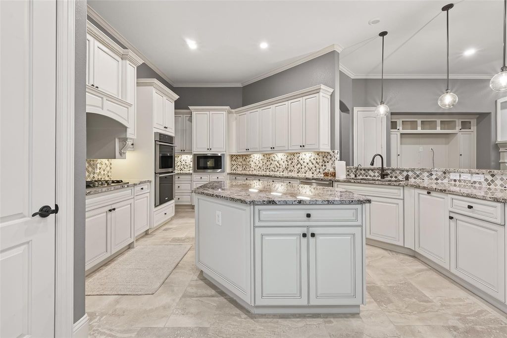 Image 16 of property listing at 17306 Kilmahew Place, Richmond, TX 77407