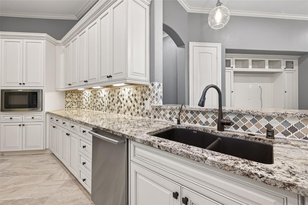 Image 17 of property listing at 17306 Kilmahew Place, Richmond, TX 77407