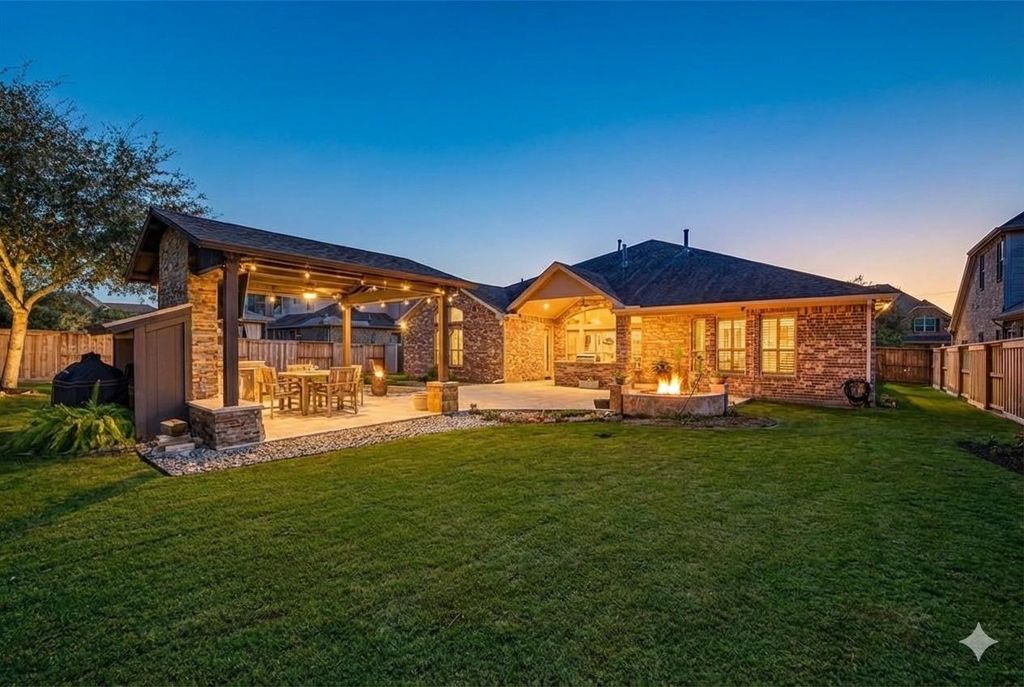 Image 2 of property listing at 17306 Kilmahew Place, Richmond, TX 77407