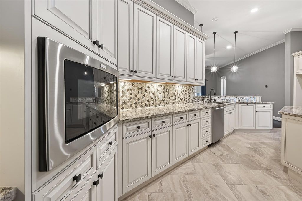 Image 22 of property listing at 17306 Kilmahew Place, Richmond, TX 77407