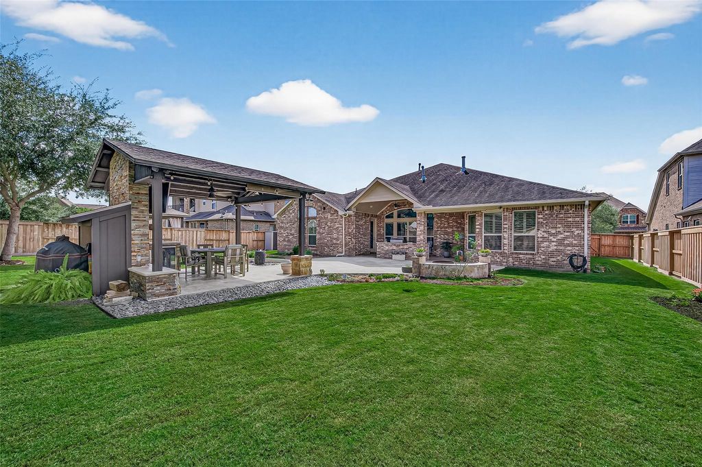 Image 46 of property listing at 17306 Kilmahew Place, Richmond, TX 77407