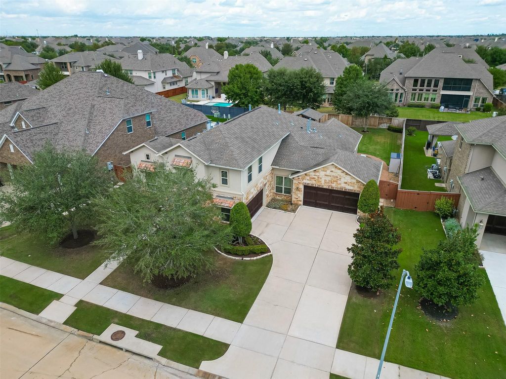 Image 9 of property listing at 17306 Kilmahew Place, Richmond, TX 77407