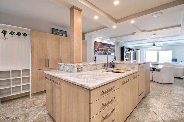 1977 Gulf Shore BLVD N 205, Naples, FL 34102