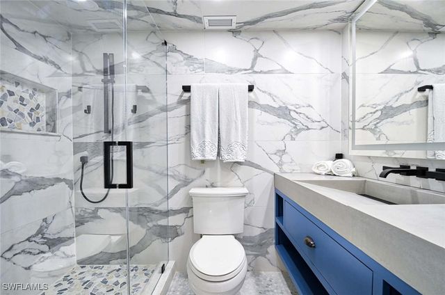 1977 Gulf Shore BLVD N 205, Naples, FL 34102