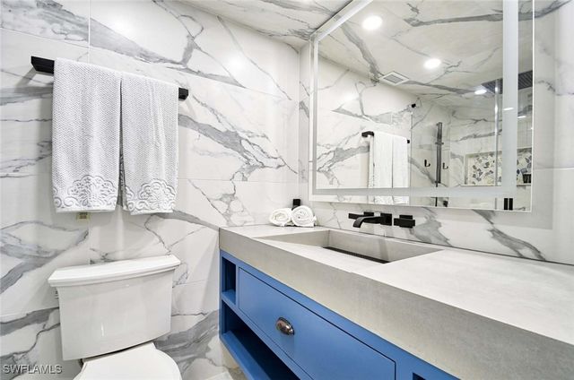 1977 Gulf Shore BLVD N 205, Naples, FL 34102