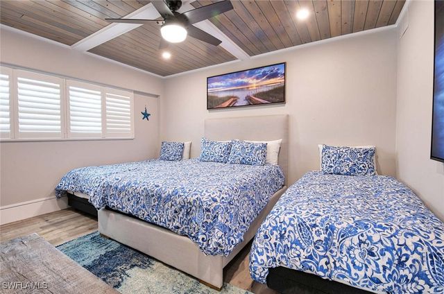 1977 Gulf Shore BLVD N 205, Naples, FL 34102